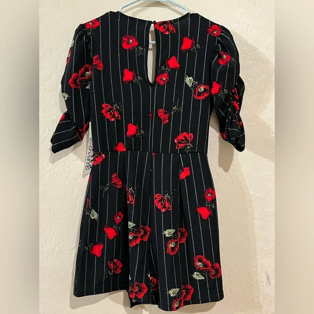 Almost Famous Black Red Floral Wrap Romper Puff Sleeve Pinstripe NWT-Size Small - Picture 2 of 5